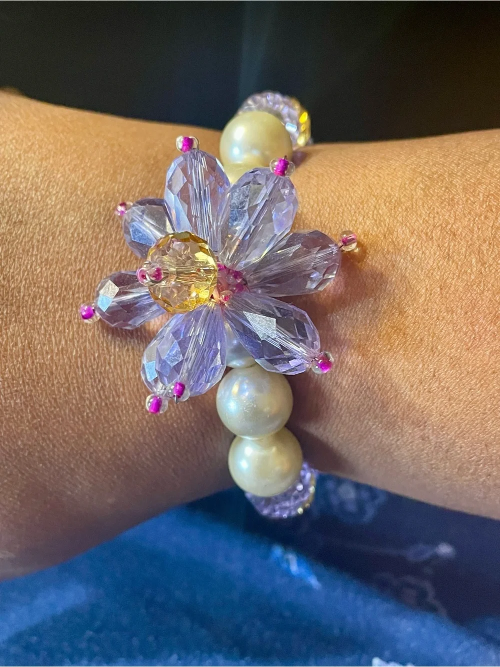 Jessica Simpson Pearl Stretch Bracelet with Purple Crystal Flower Charm. 8 inch